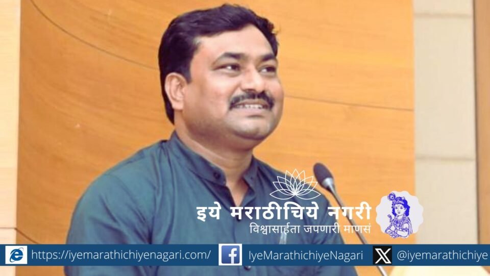 Marathi poet Sandeep Jagtap delivering a lecture at Mantralaya, Mumbai
