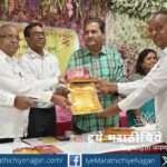Deputy Mayor Sanjay Gadi speaking at Dadar Public Library during Venkatesh Madgulkar Award ceremony for Badalte Jag Diwali Ank